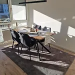 Lägenhet 40 M2 Ost Mit Balkon 8 Min By Car To Expo Modern Highspeed Wlan Quiet And *