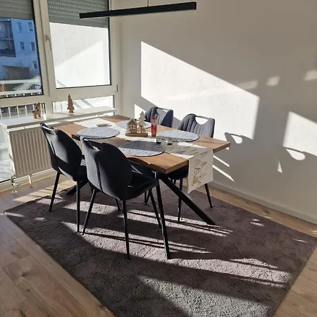 Apartamento 40 M2 Ost Mit Balkon 8 Min By Car To Expo Modern Highspeed Wlan Quiet And *