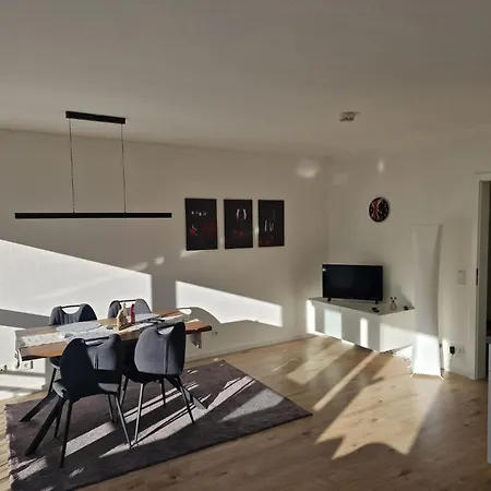 40 M2 Ost Mit Balkon 8 Min By Car To Expo Modern Highspeed Wlan Quiet And *