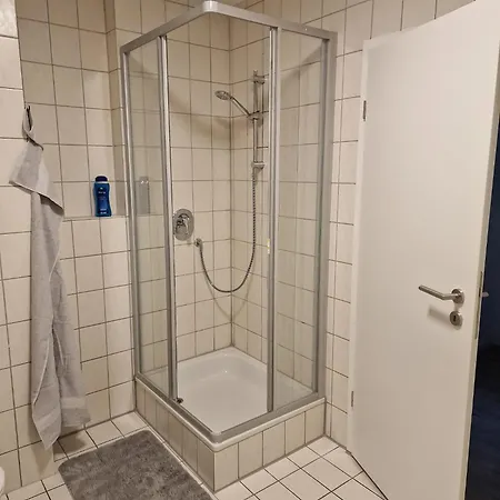 Apartamento 40 M2 Ost Mit Balkon 8 Min By Car To Expo Modern Highspeed Wlan Quiet And