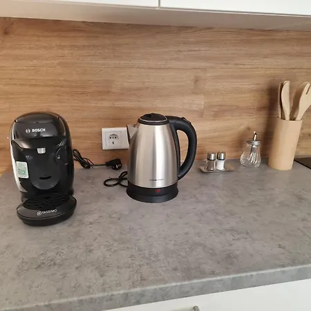 Apartment 40 M2 Ost Mit Balkon 8 Min By Car To Expo Modern Highspeed Wlan Quiet And *
