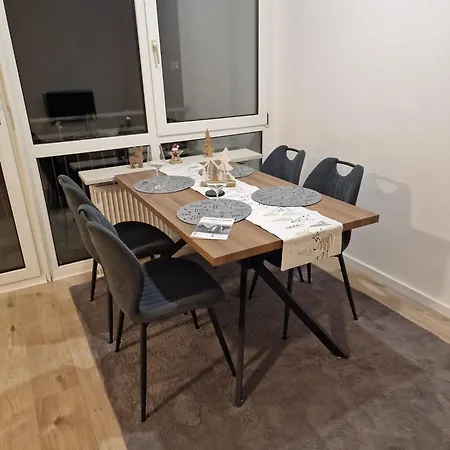 Apartament 40 M2 Ost Mit Balkon 8 Min By Car To Expo Modern Highspeed Wlan Quiet And Norymberga