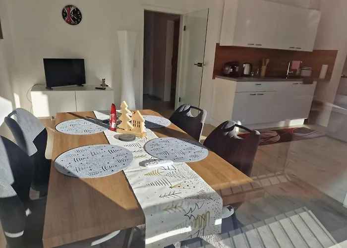 40 M2 Ost Mit Balkon 8 Min By Car To Expo Modern Highspeed Wlan Quiet And Nuremberg