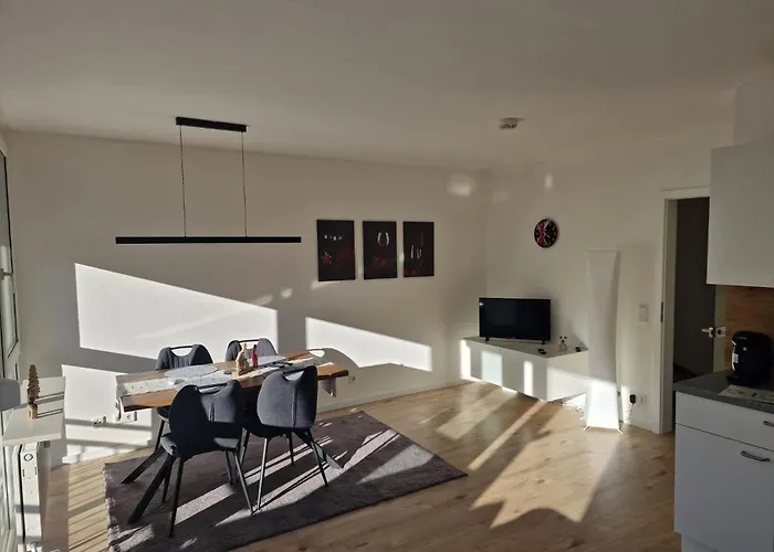 40 M2 Ost Mit Balkon 8 Min By Car To Expo Modern Highspeed Wlan Quiet And *