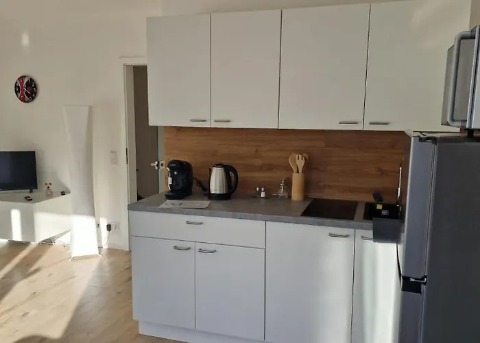 40 M2 Ost Mit Balkon 8 Min By Car To Expo Modern Highspeed Wlan Quiet And Nuremberg